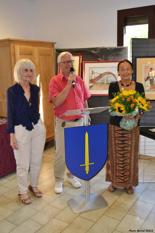 L'invitée d'honneur Chantal Perdrizet en compagnie de la présidente Annie Rouanet et de monsieur le Maire